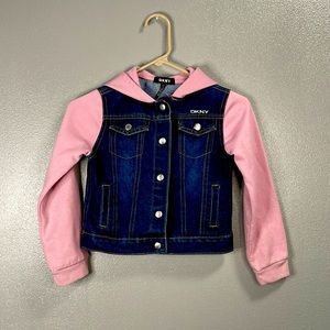 Girls jean jacket with pink hoodie & sleeves !